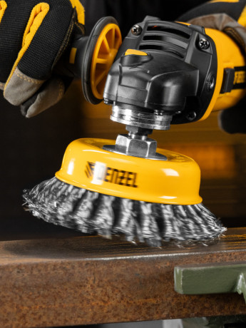 Щетка для УШМ, 125 мм, "Чашка", крученая нержавеющая проволока 0.5 мм, М14 Denzel