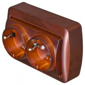 "Lezard DEMET роз. ОУ 2 мест. 16А (земля) маун,  (основание PBT, корпус PC) 711-0400-127