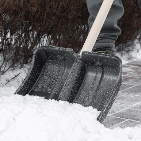 Лопата для уборки снега пластиковая, 380х385х1420 мм, оцинк. планка, деревянный черенок