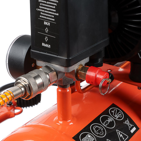 ЕРМАК Компрессор пневматический безмасляный 10л с пистолетом и шлангом 5м