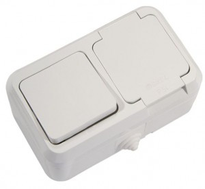 Makel блок (выкл 1 кл. + роз. 1 мест.) бел. земля, п/герм., крышк. (IP44) 18350 (+)