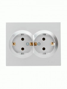 Lezard VESNA роз. земля СУ 2 мест. 16А матовое серебро. (ПБТ) (корп. ABS) 742-4300-127B
