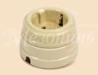 МЕЗОНИНЪ роз. ОУ 1 мест. (земля) с рамкой (D70x45, 16А, 250В, IP 20), слон.кость фарфор GE70301-02