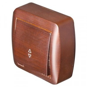 "Lezard DEMET выкл. ОУ 1 кл. 10А (проходн.) маун (основание PBT, корпус PC) 711-0400-105