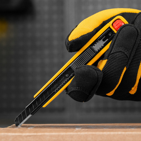 Нож, 9 мм, сменное лезвие, SK4, алюминиевый корпус, торцевой зажим Denzel