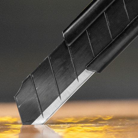 Нож, 9 мм, сменное лезвие, SK4, алюминиевый корпус, торцевой зажим Denzel