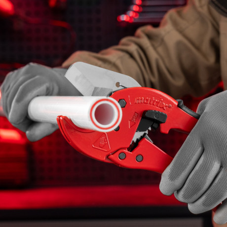 Ножницы для резки изделий из ПВХ, D до 42 мм, обрезиненная опорная рукоятка, порошковое покрытие рукояток Matrix