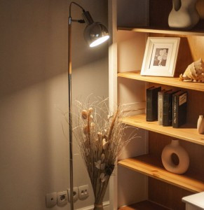 Uniel св-к напольный торшер E14 60W мех.выкл., металл/пластик, 1500x220 серебро UML-T702 SILVER