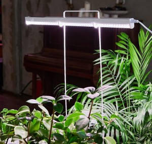 Uniel фито св-к св/д для растений 10W 20мкмоль/с, алюм/пластик с выкл. L=560мм ULI-P10-10W/SPFR IP40