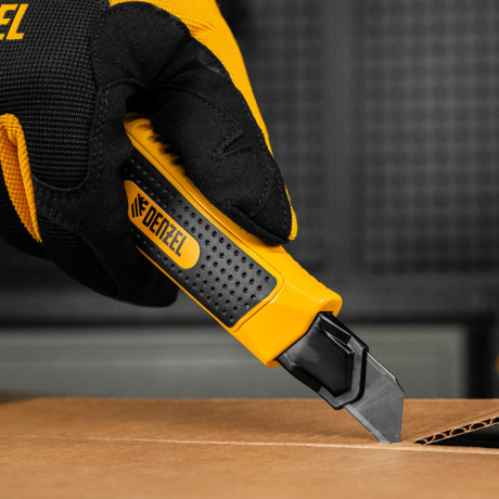 Нож, 18 мм, сменное лезвие, SK4, корпус из цинкового сплава + TPR, торцевой зажим Denzel