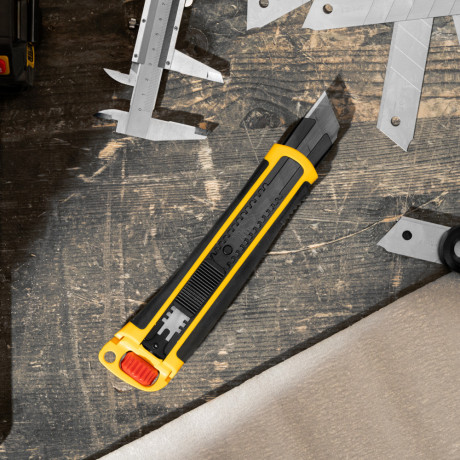 Нож, 25 мм, сменное лезвие, SK4, корпус из ABS + TPR, торцевой зажим Denzel