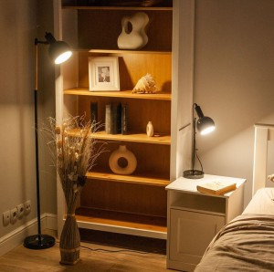 Uniel св-к напольный торшер E14 60W мех.выкл., металл/пластик, 1500x220 черный UML-T702 BLACK