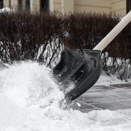 Лопата для уборки снега пластиковая, 380х350х1370 мм, деревянный черенок