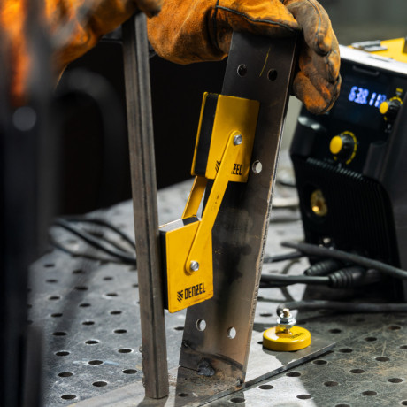 Фиксатор магнитный регулируемый для сварочных работ усилие 50 LB Denzel