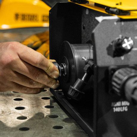 Аппарат инвертор. полуавтомат. сварки Mini MIG-140LFG, 140 А, ПВ 60%// Denzel