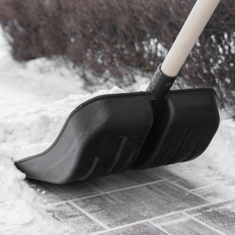 Лопата для уборки снега пластиковая, 360 х 405 х 1550 мм, деревянный черенок в/с, Сибртех