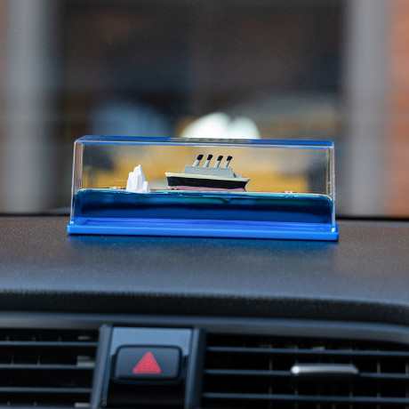 Ермак Игрушка декоративная, корабль с айсбергом, акрил, 14,6x5,2x5,4 см